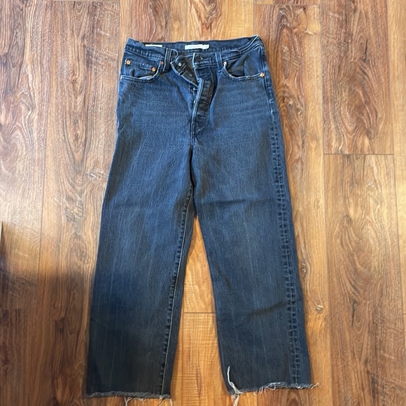 Levi’s Black ribcage straight from Aritzia - Picture 5 of 5